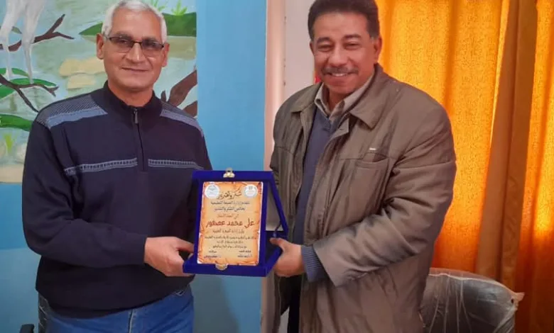عصفور يغرد في سماء مطروح واداره الضبعه التعليمية تكرم ابن البحيره 5 FB IMG 1744549118712