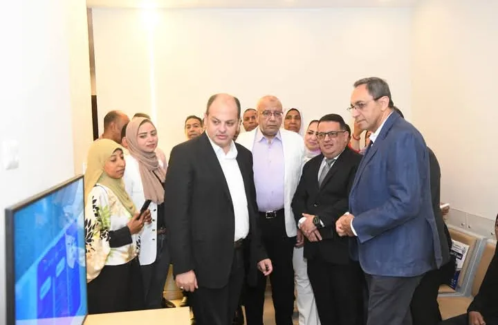 الدكتور خالد عبدالحليم محافظ قنا يفتتح مبنى امتداد مركز الأورام الجديد للعلاج الإشعاعي 7 FB IMG 1746644553262