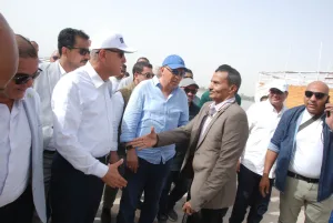 وزير الري ومحافظ الأقصر يستمعان لمطالب مواطن إسناوي بشأن مشروعات تنموية واستثمارية 1 IMG 20260519 WA0001
